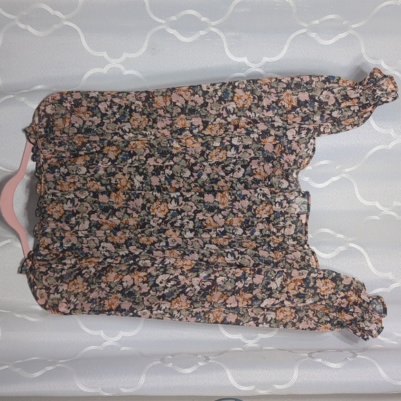 American Eagle Black Floral Ruffled Top - Picture 5 of 9
